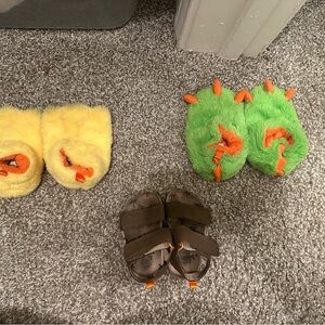 Wonder Nation Yellow Fuzzy Dinosaur Slippers